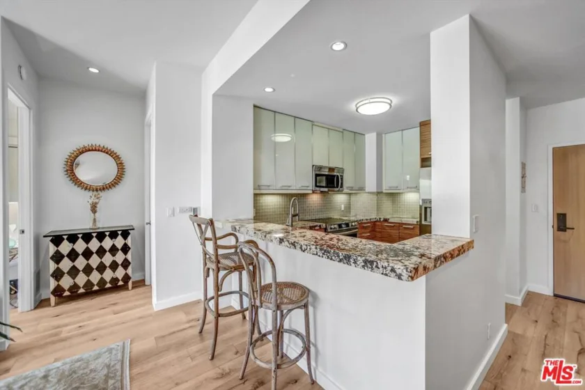 999 N Doheny Drive #106 photo 5