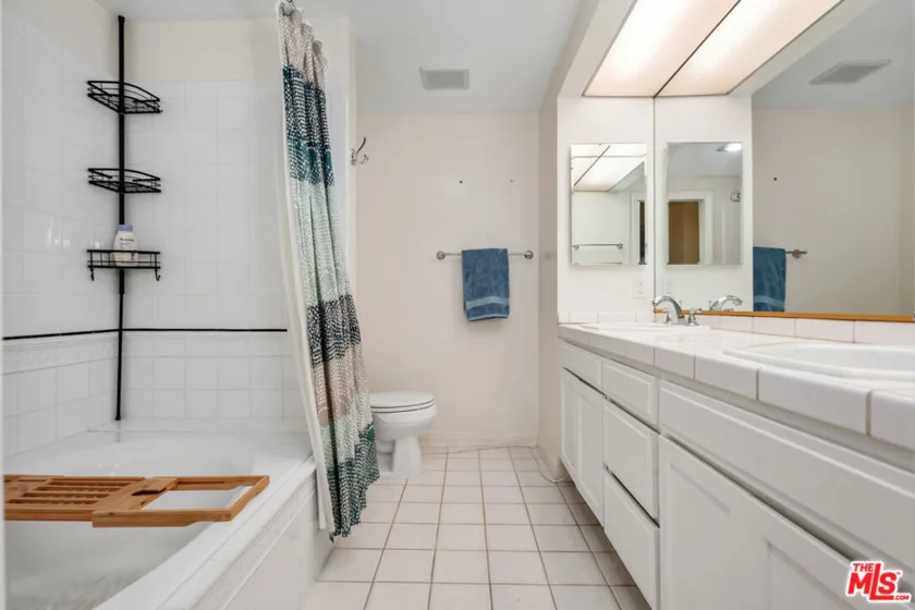 1375 Kelton Avenue #104 photo 12