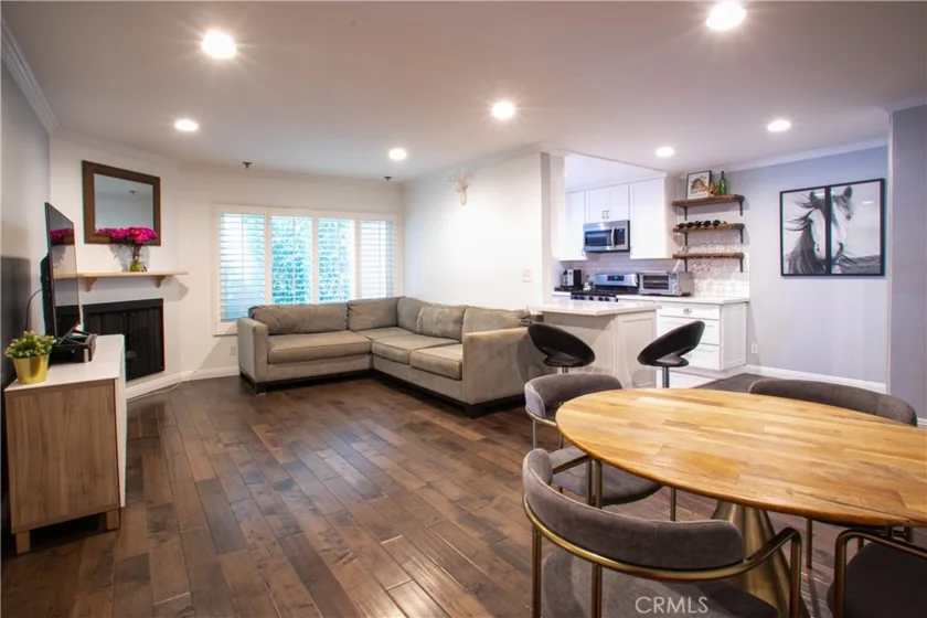 1827 Greenfield Avenue #105 photo 1
