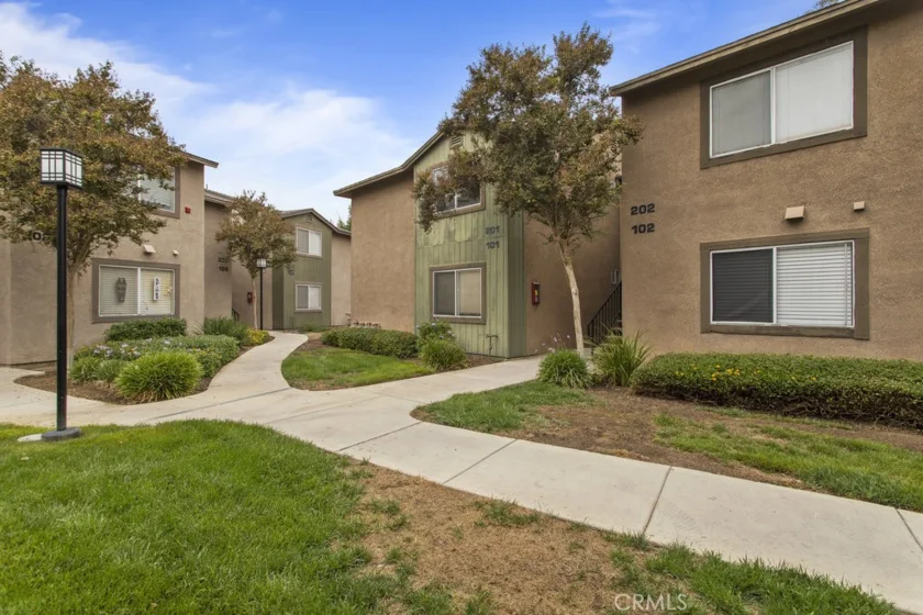 2568 Avenida Del Vista #201 photo 1