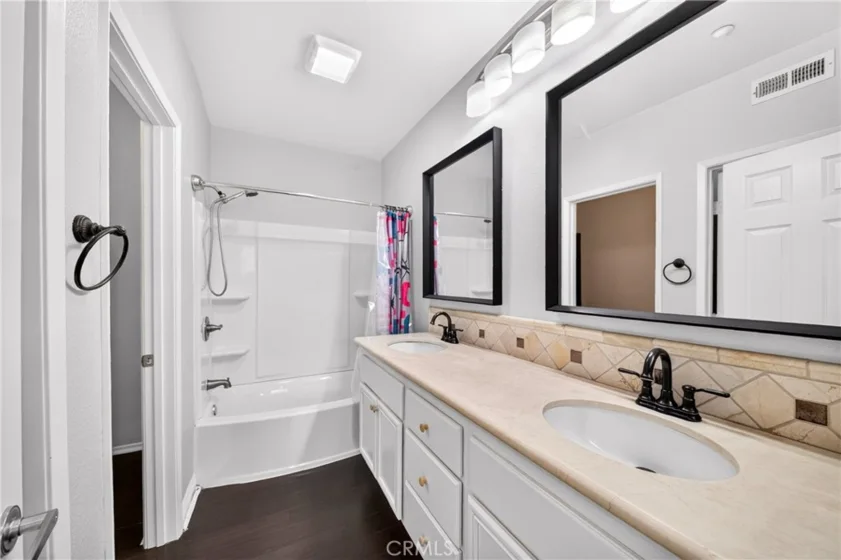 2260 Clark photo 10