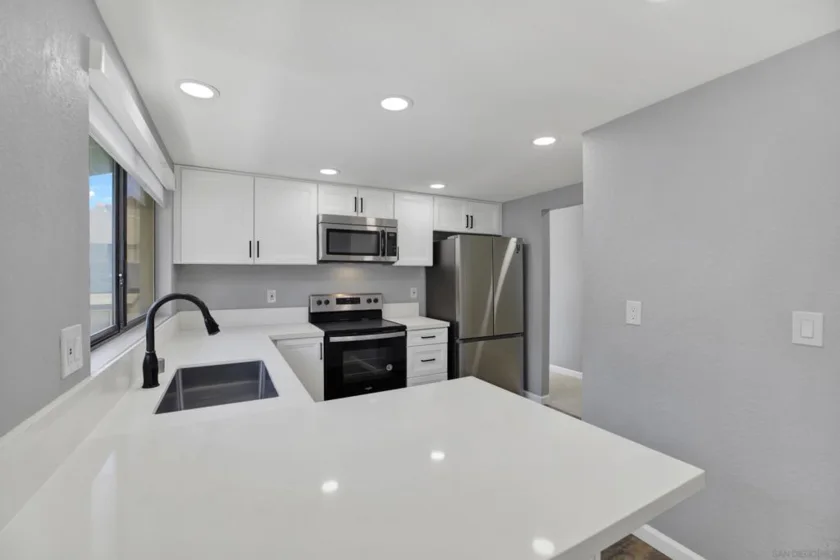 8878 Regents Road #201 photo 2