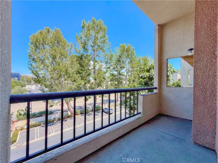 21500 Burbank #328 photo 27