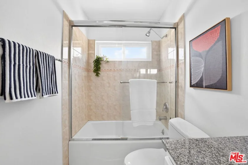 1930 N Vermont Avenue #204 photo 5