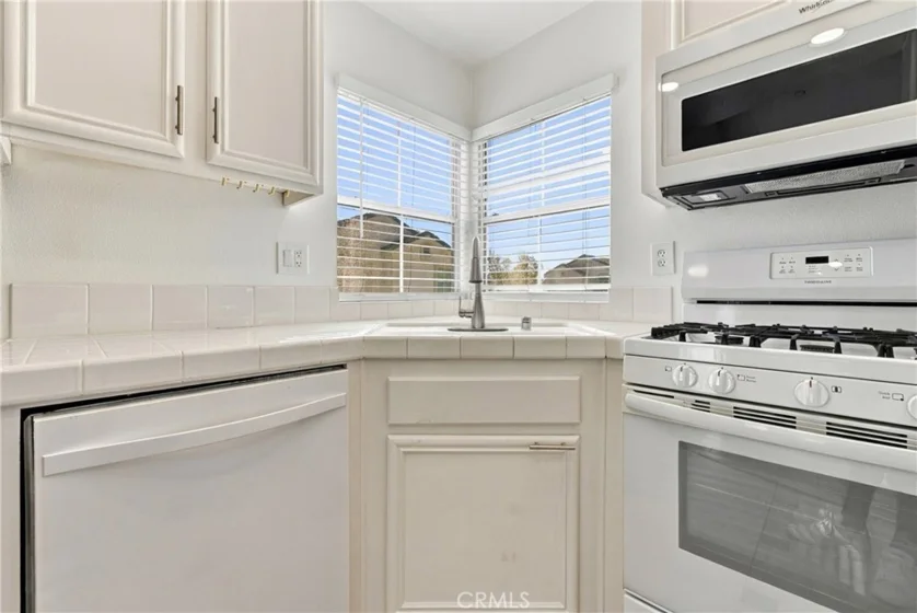 3294 W Orange photo 16