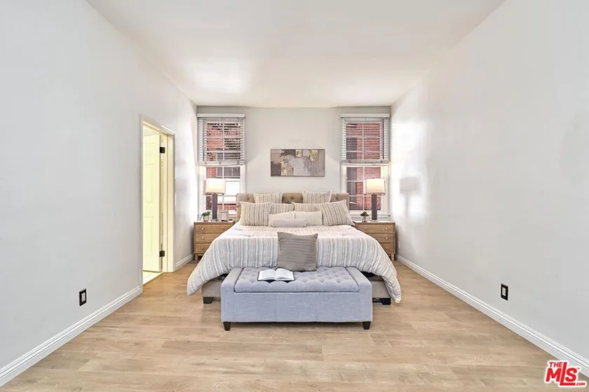 420 S Barrington Avenue #102 photo 18