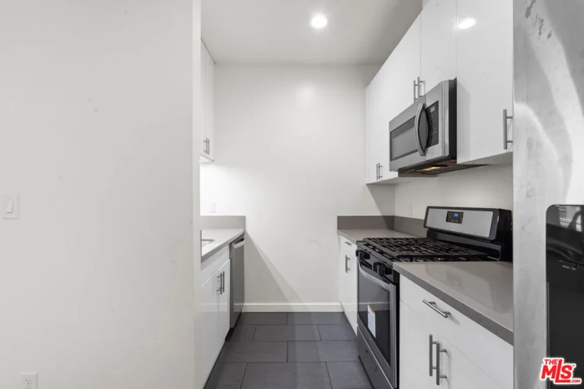424 S Westmoreland Avenue #306 photo 8