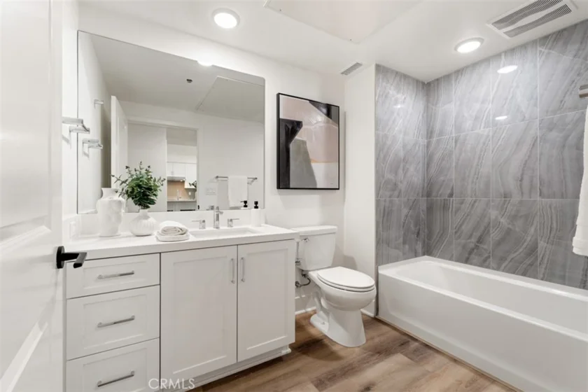 24722 Del Prado #303 photo 16