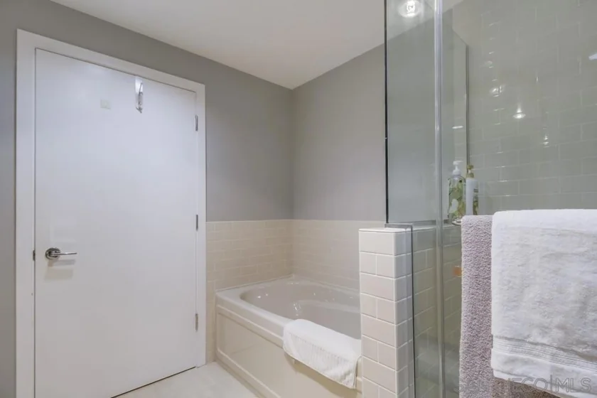 700 W Harbor Drive #1406 photo 18