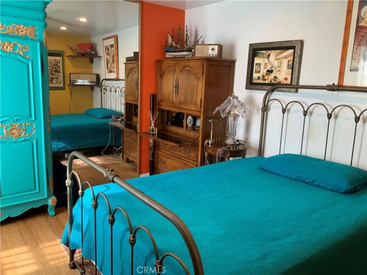 409 Burchett #220 photo 17