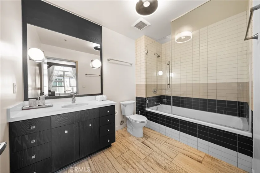 527 Molino Street #213 photo 34