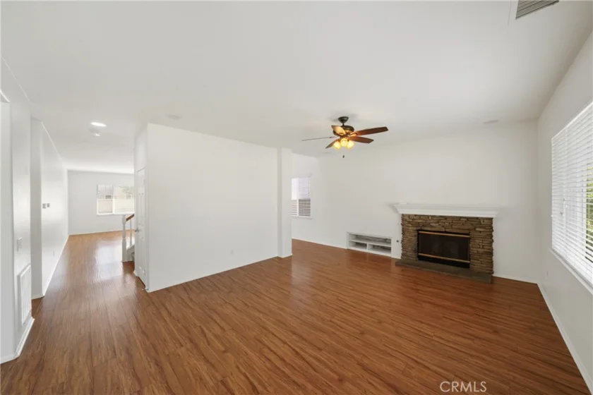 38090 Sherwood Street photo 11