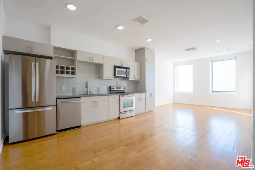 3810 Wilshire Boulevard #1911 photo 8