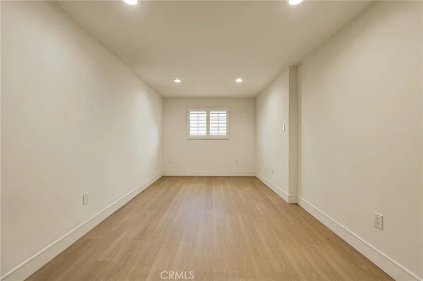5315 Yarmouth Avenue #104 photo 25