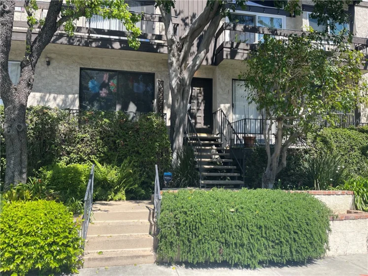 1818 Kelton Avenue #101 photo 2