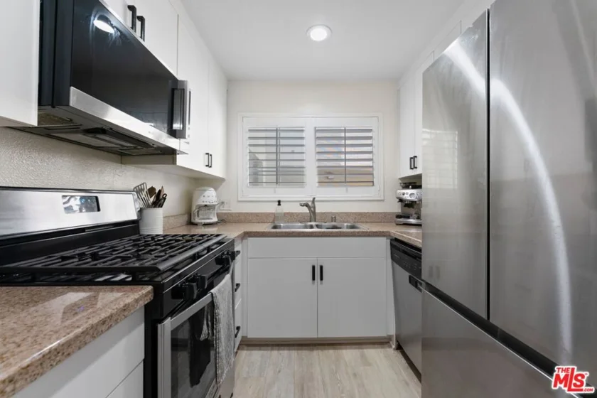 5515 Canoga Avenue #220 photo 9