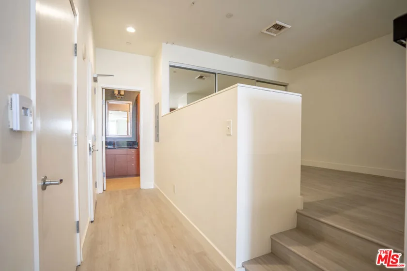 3810 Wilshire Boulevard #1209 photo 10