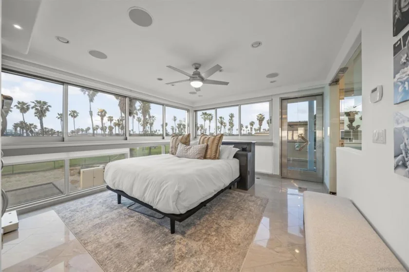 2999 Ocean Front Walk #2 photo 4