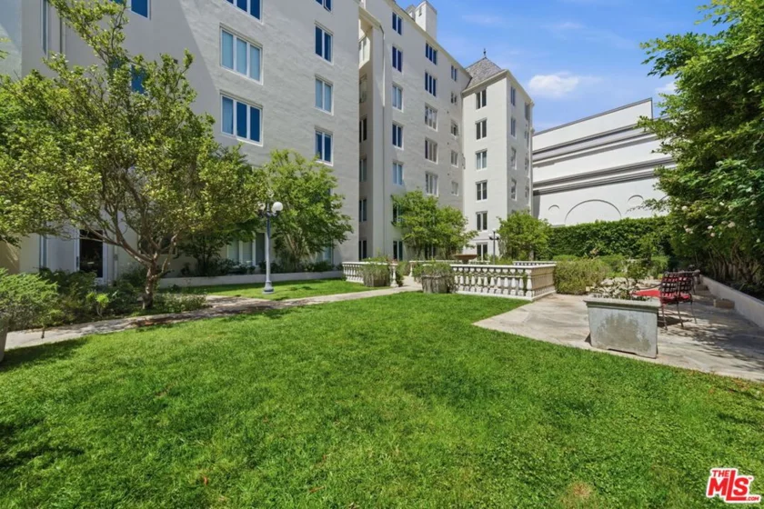 1424 N Crescent Heights Boulevard #49 photo 25