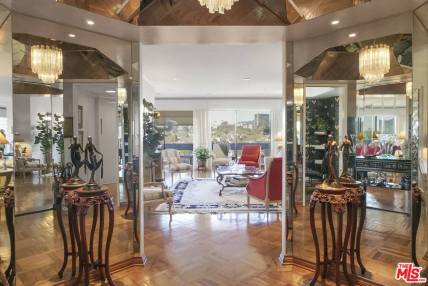 10551 Wilshire Boulevard #902 photo 4