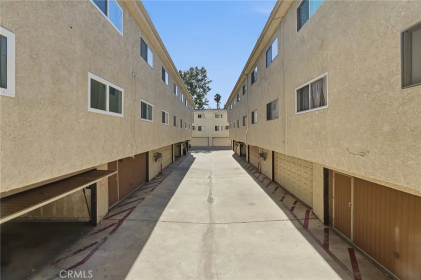 7439 Woodman Avenue #54 photo 36