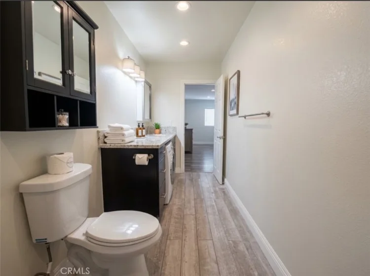 5354 Lindley #204 photo 12