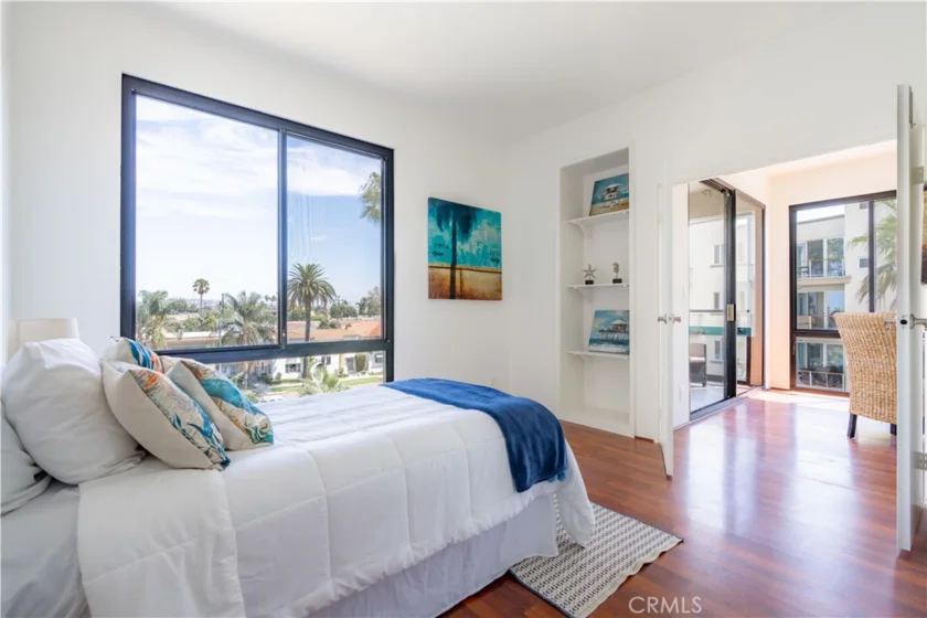 1310 E Ocean #401 photo 32