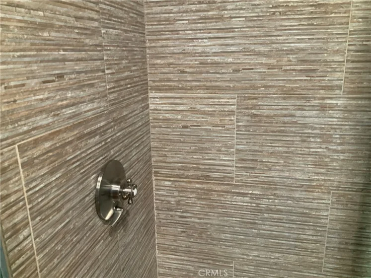 409 Burchett #220 photo 34