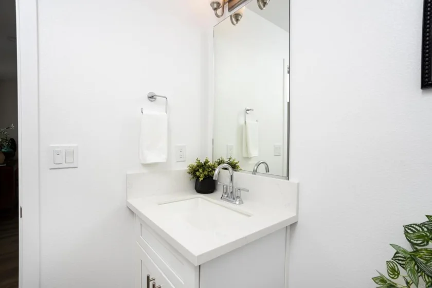 4976 Ocean View Boulevard photo 5