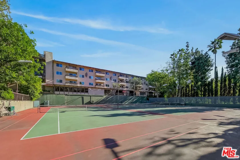 2700 Cahuenga Boulevard #4220 photo 22