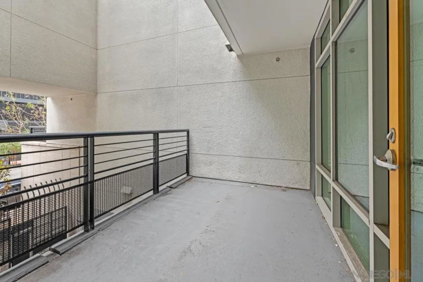 425 W Beech #204 photo 5