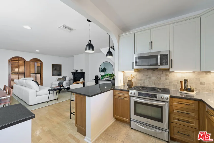 828 N Hudson Avenue #214 photo 26