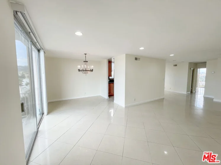 100 S Doheny Drive #920 photo 2