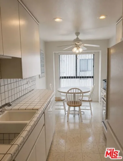 15173 Magnolia Boulevard #E photo 12