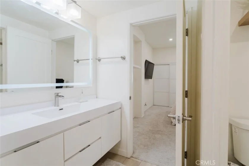 1305 N Columbus Avenue #204 photo 24