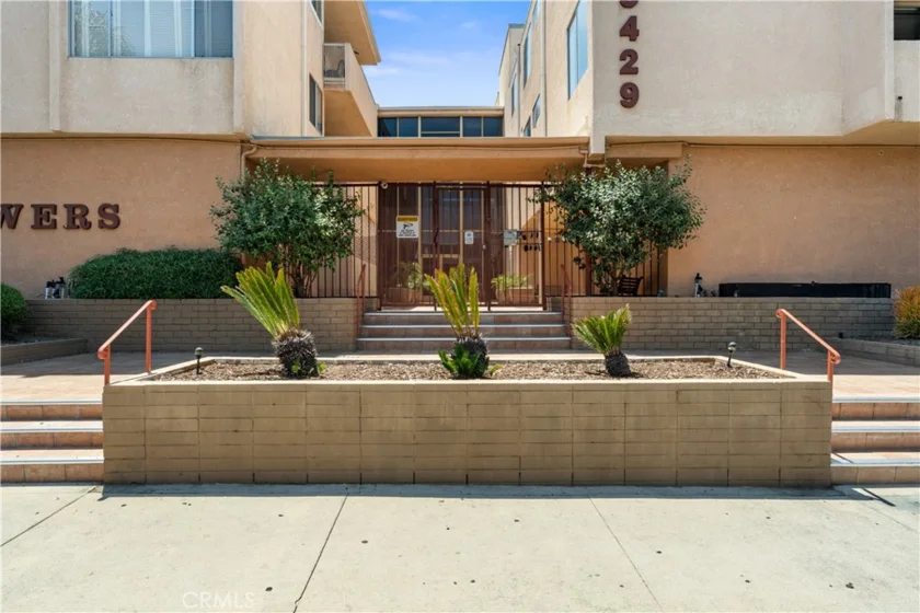 5429 Newcastle Avenue #308 photo 1