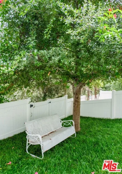 1882 Lucretia Avenue photo 39