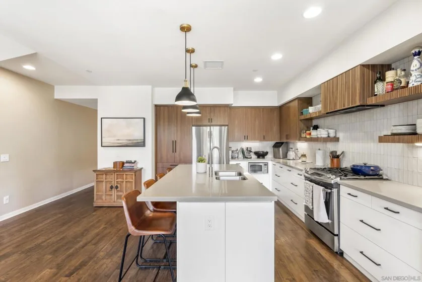 2537 State Street photo 9