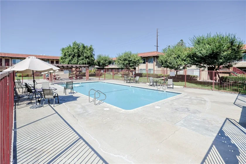 1400 W Warner photo 32