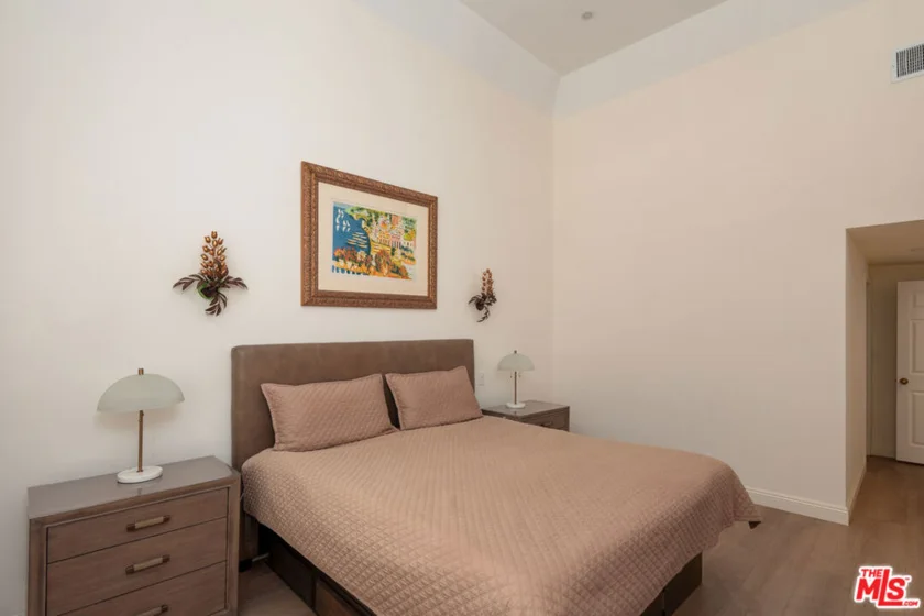 2337 Fox Hills Drive #102 photo 9