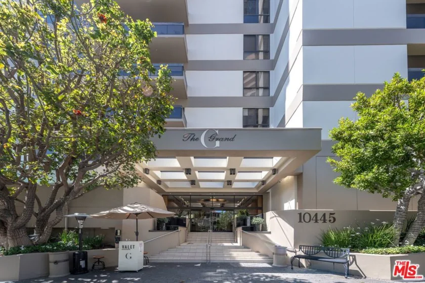 10445 Wilshire Boulevard #406 photo 1
