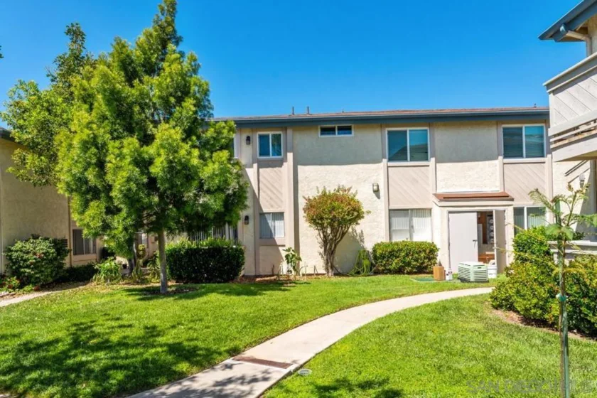 11187 Kelowna Road #74 photo 1