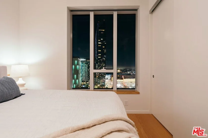 889 Francisco Street #1801 photo 32