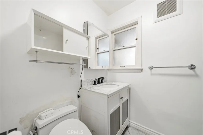 911 21st Street #B photo 9
