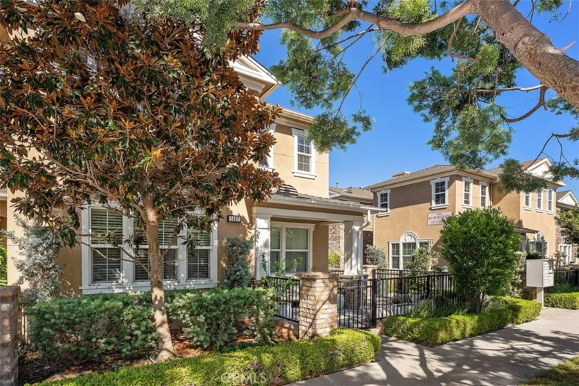 1487 Montgomery photo 3