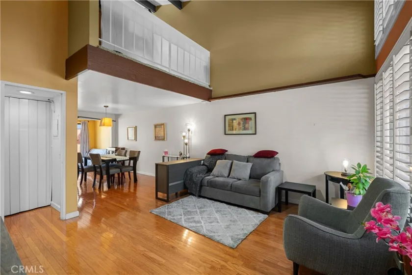16745 Vanowen photo 25