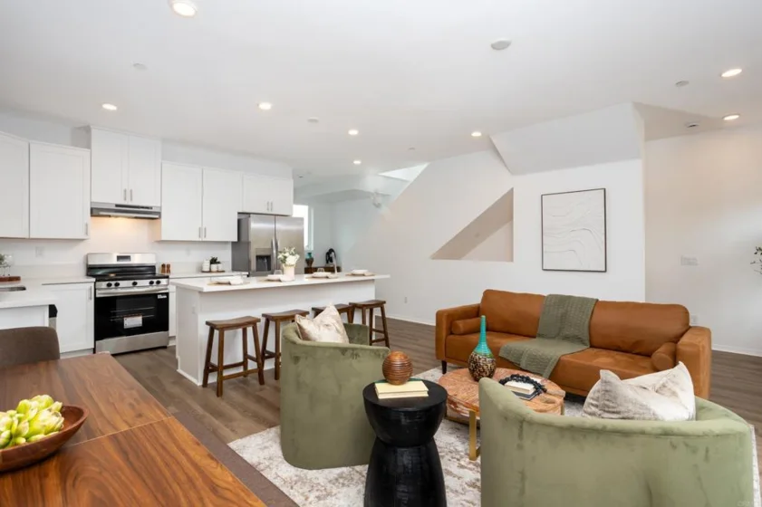 4976 Ocean View Boulevard photo 2