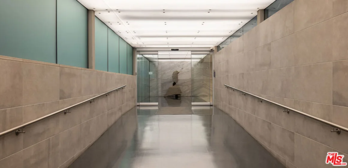 818 N Doheny Drive #1107 photo 24