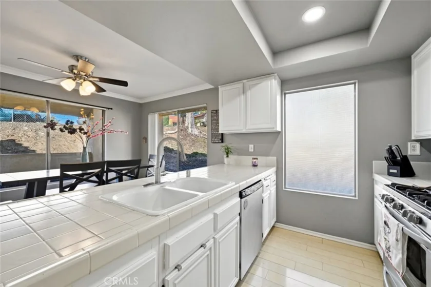 1016 Grape Street photo 14