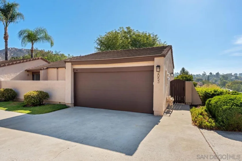 2053 Golden Circle Drive photo 6